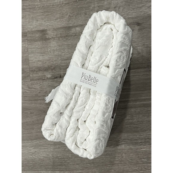 PiuBelle Portugal QUEEN Textured Woven Roses Quilt Coverlet White Bedspread NEW - Picture 3 of 5